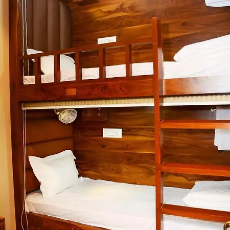 Hotel Nest N Rest -