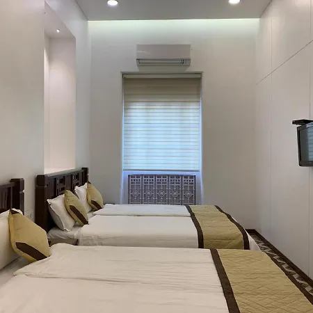 Hotel Carlton - Behind Taj Mahal Palace Colaba