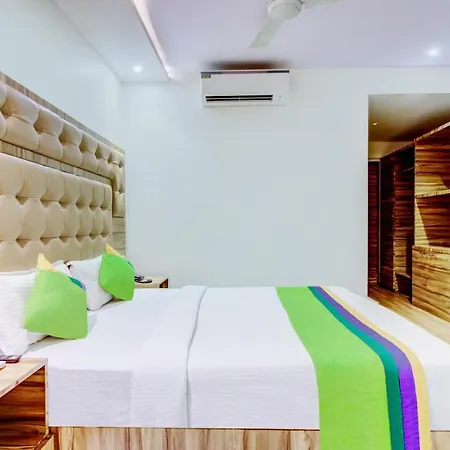 Treebo Trend Bkc Grand Hotel 3*