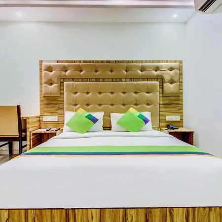 Hotel Treebo Trend Bkc Grand 3*