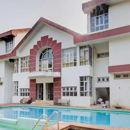 Hotel Oyo 66827 Island Club