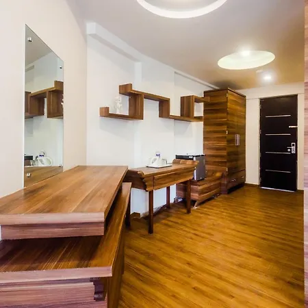 Monarch Boutique Hotel 3*