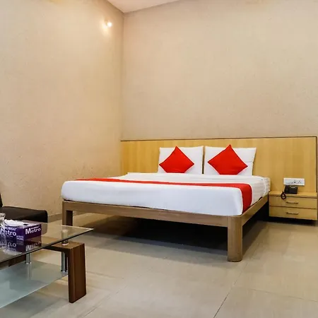 Oyo Flagship 62835 Oriental And Banquet Madh Church 3*
