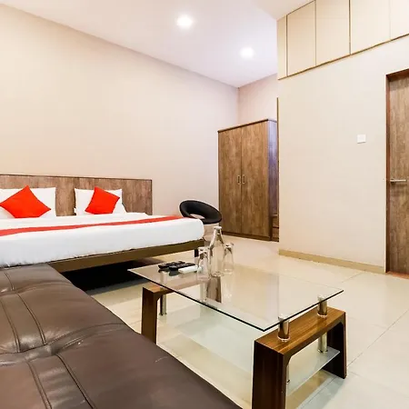 Hotel Oyo Flagship 62835 Oriental And Banquet Madh Church 3*