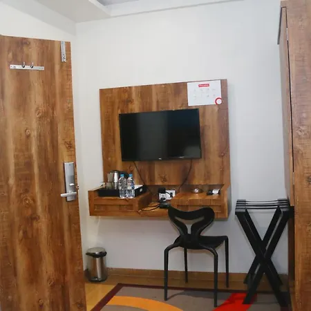 West - Andheri West Hotel 2*