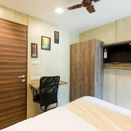 New Sky Palace Residency- Near International Airport Andheri East Hotel