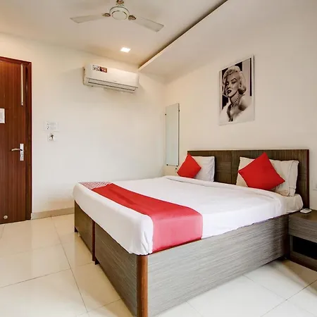 Hotel Jayshree Domestic Airport 3*