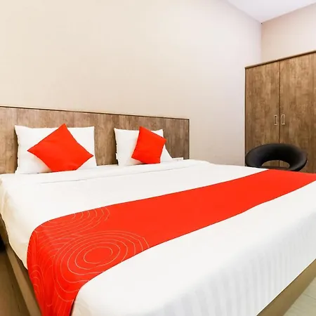 Hotel Oyo Flagship 62835 Oriental And Banquet Madh Church 3*