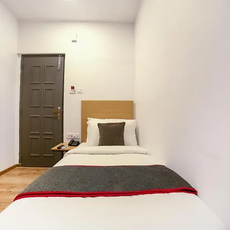 Hotel Fabexpress Highway Residency