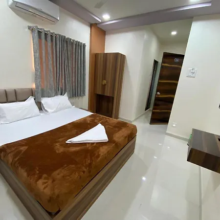 Divine Hotel *