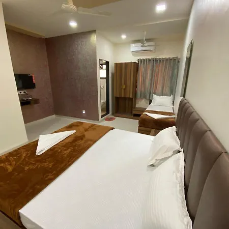 Hotel Divine