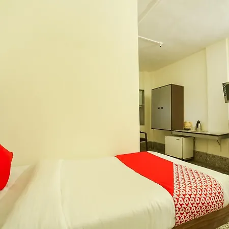 Oyo 43839 Aram Hotel 3*