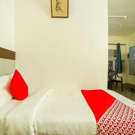 Oyo 43839 Aram Hotel 3*