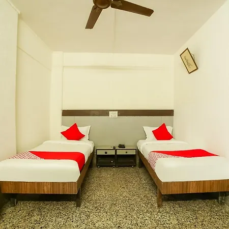 Oyo 43839 Aram 3* Mumbai
