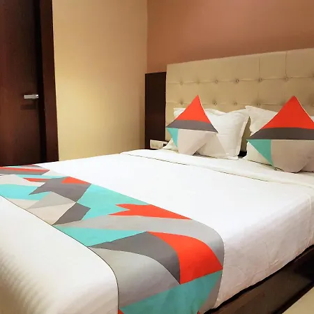 Hexhotel Malad 3*