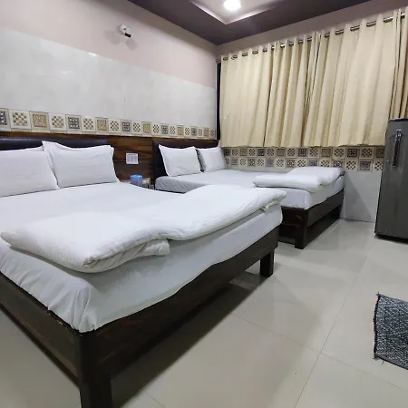 Pakeeza Hotel