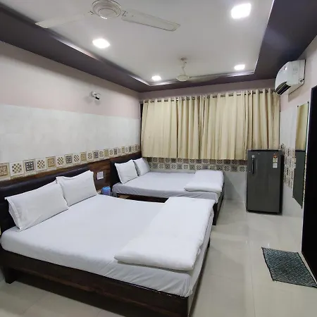 Pakeeza Hotel