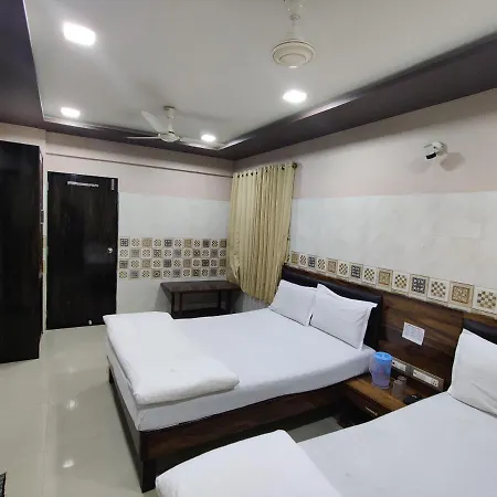 Pakeeza Hotel