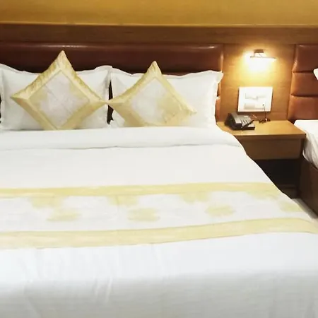 Crystal Luxury Inn- Bandra 3*
