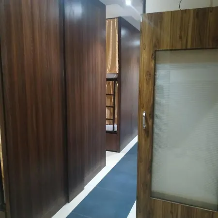 Almas 24 Aircondition Hostel Mumbai