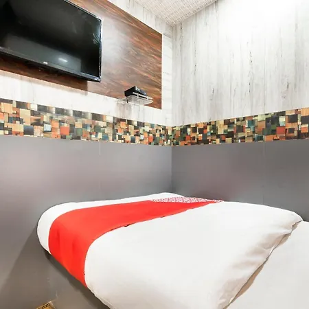 Oyo 72150 Capital 3*