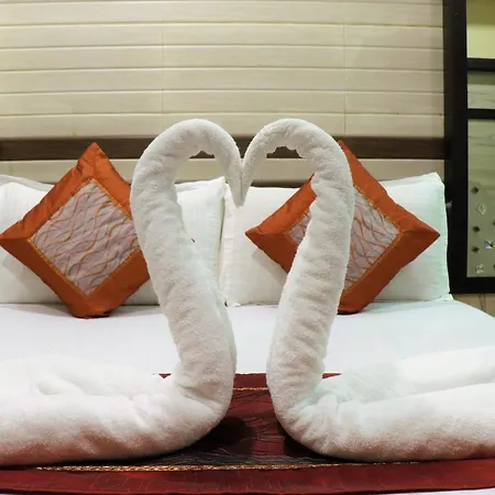 Moazin Hotel Mumbai