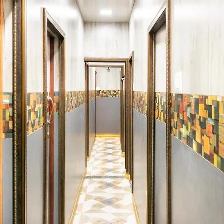 Oyo 72150 Capital Hotel 3*