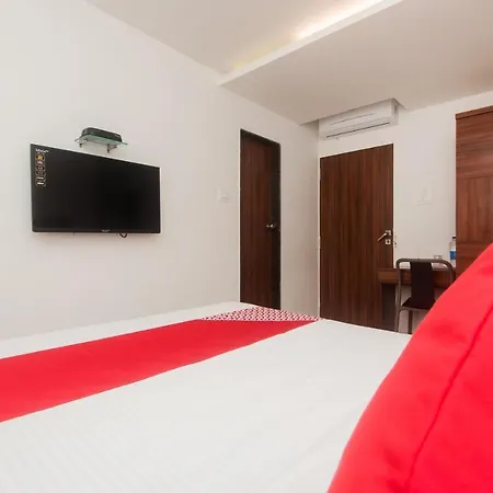 Oyo 46995 Grand Plaza Hotel 3*