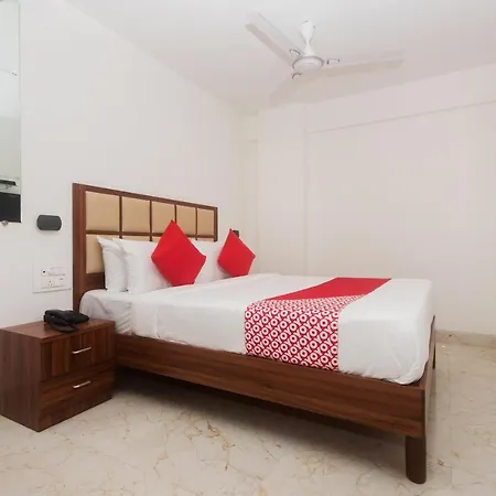 Oyo 46995 Grand Plaza