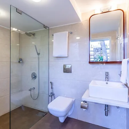 Ama & Trails, House Madh Island Villa