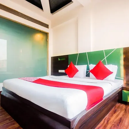 Monarch Boutique 3*