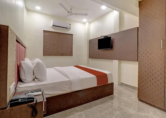 Hotel Sumit Palace