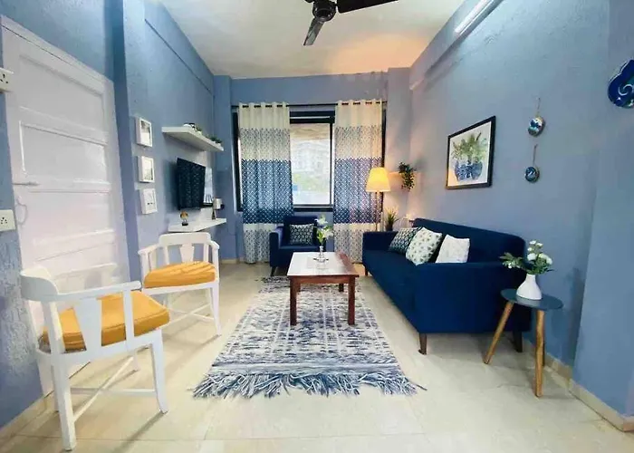 Rahat Manazil- The Old Warm Charm 2 Bedroom Apartment In Khar West By Connekt Homes
