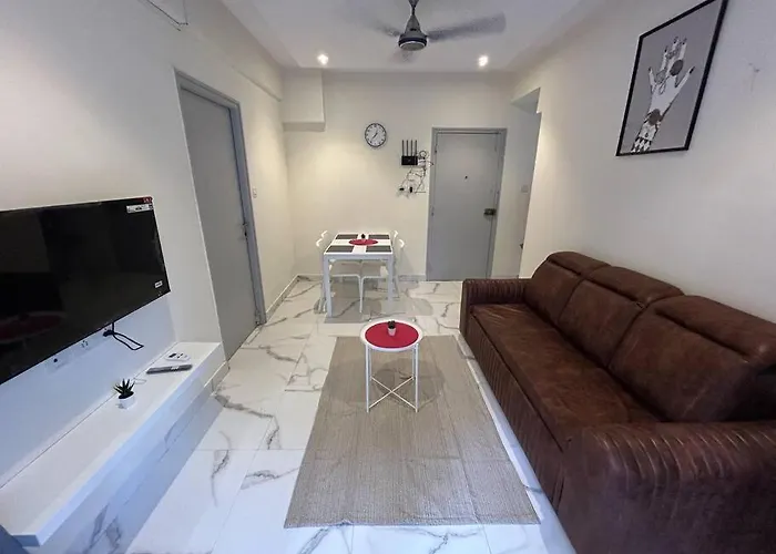 Compact 2 Bhk With Balconies Khar West - By Kapishbnb