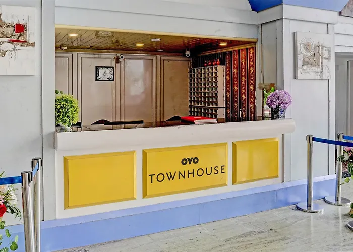 Townhouse Royal Palms Hotel - Lily