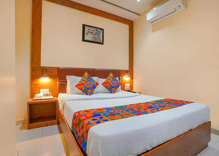 Fabexpress Colaba Grand - 700M From Gateway Of India