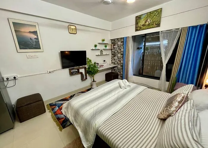 Shubhlaxmi Studio Apartment With Sit Out - Linking Rd