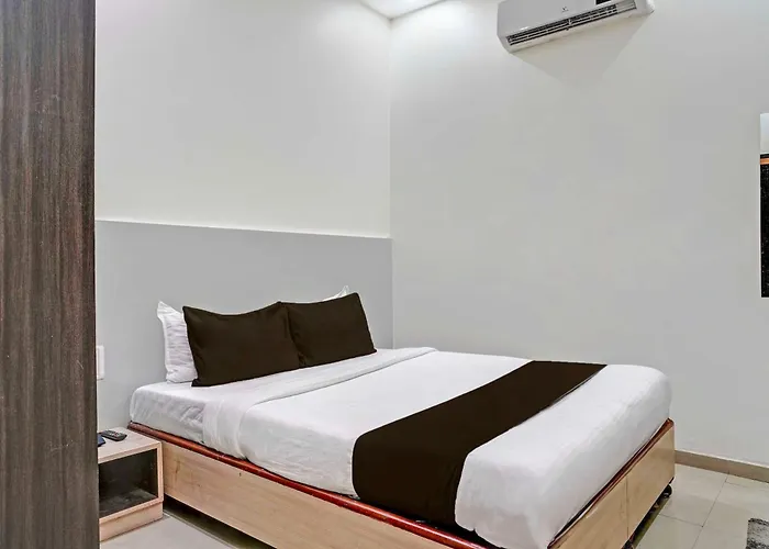 Super Hotel O Kailash Park Near Sakinaka Metro Station