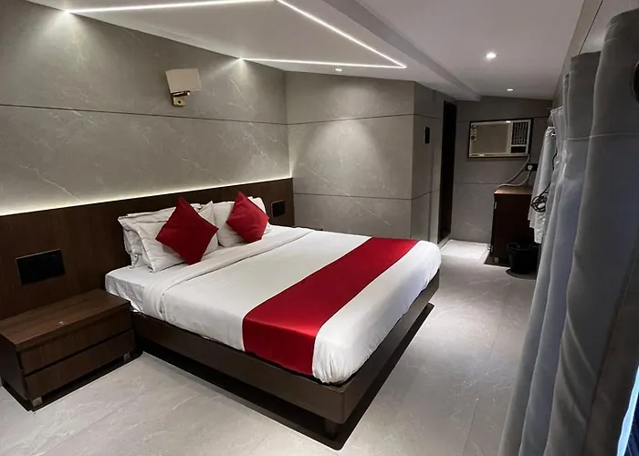 Woodland Guest House Near Dadar Railway Station