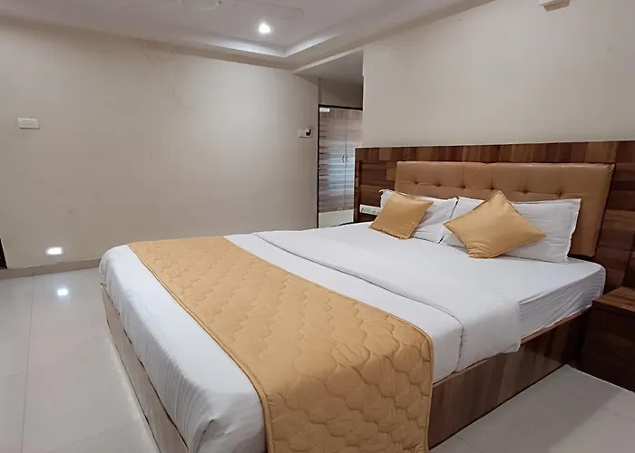 Rk Hotel-Near Grant Road Railway Station