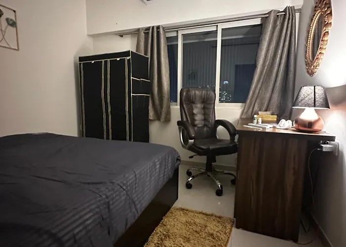 2Bhk Five Star Stay In Mumbai Malad East West We Highway