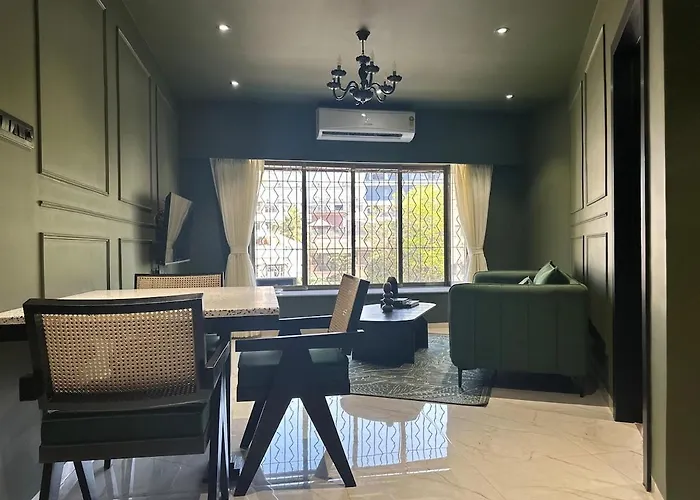 Plush Bandra West - Luxury 2Bhk Apartment & Study