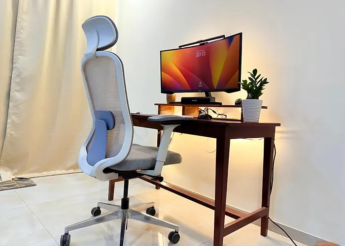 1Bhk- Modern Spacious Workstay - Livin Central