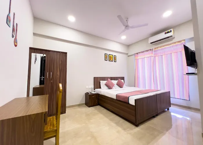Pinaki Comfort Stay, Vile Parle
