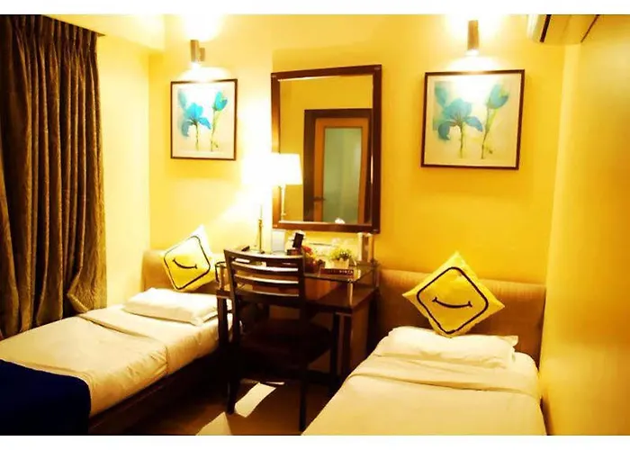 Vista Rooms Near Marine Lines Station