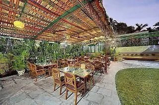 Emerald Htl And Executive Apartments