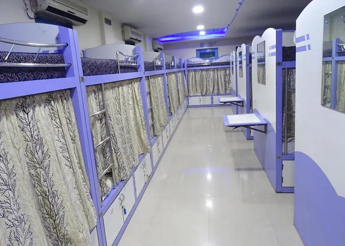 Real Rest House Dormitory - Andheri East