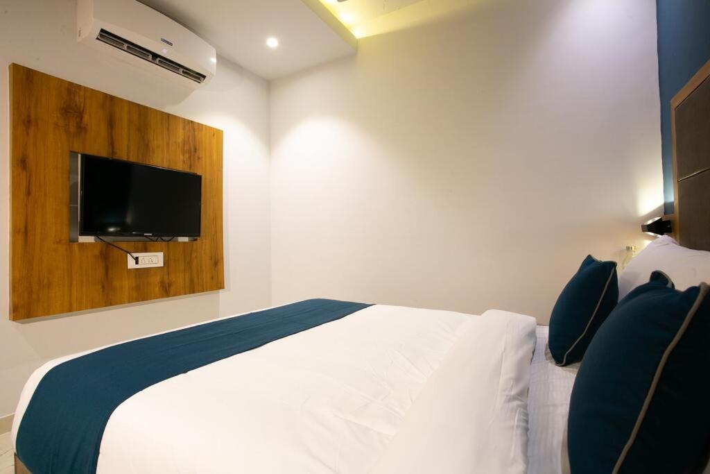 Astros Hotel Mumbai