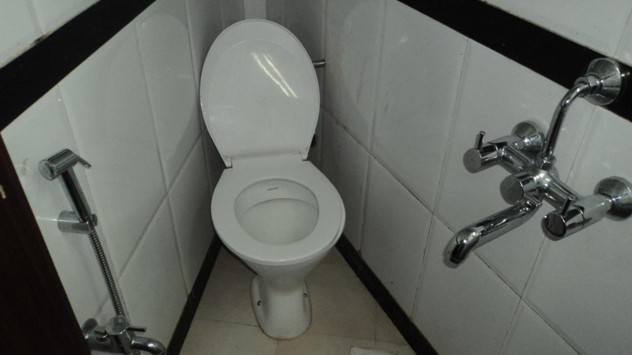 Celeste, Colaba Hotel 2*