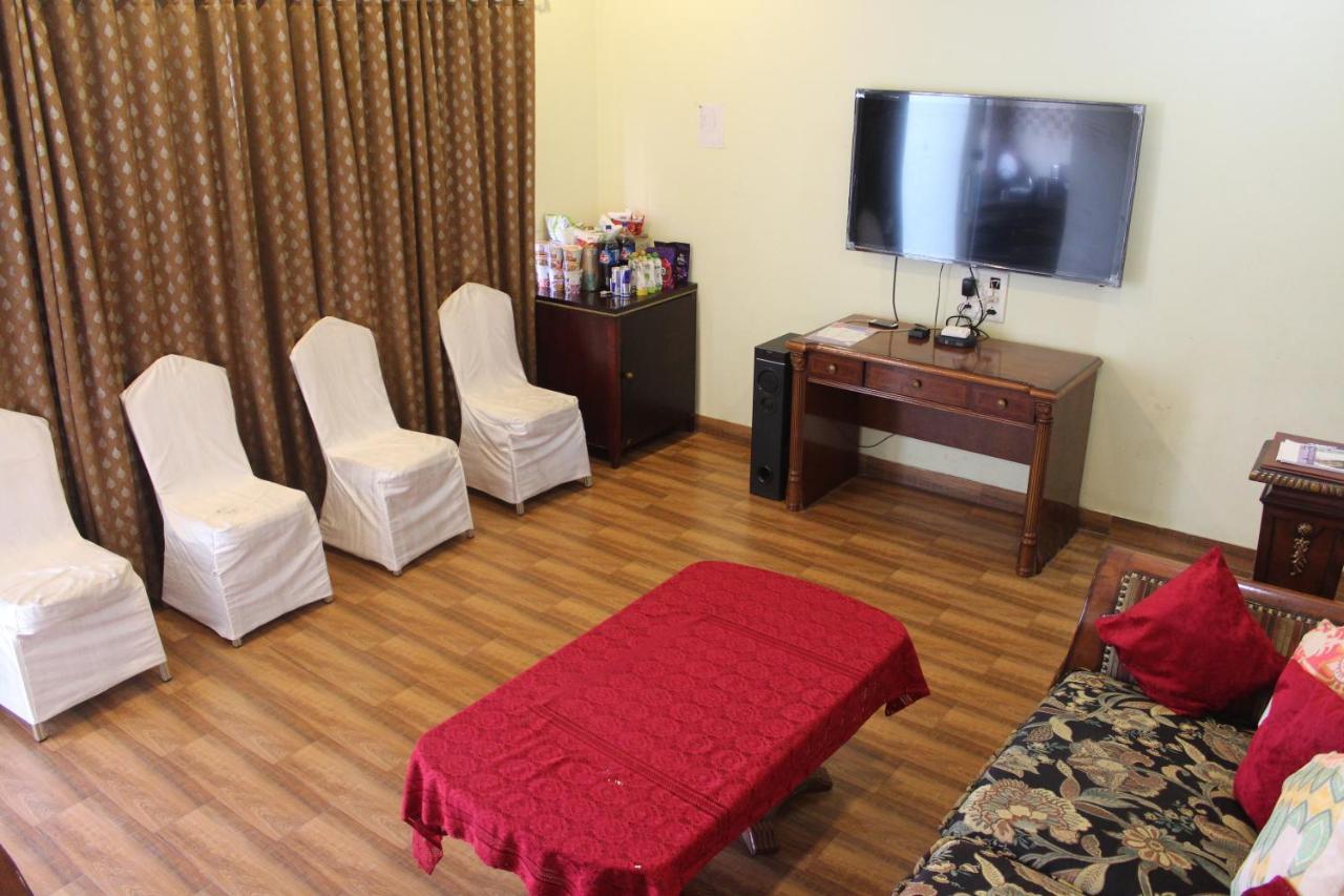 Aarey Paradise Private Pool Apartment *